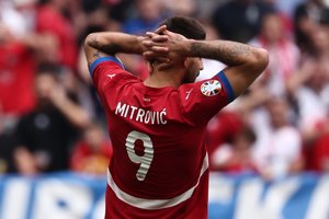 Miunchene – į aikštę skrieję daiktai ir serbų desperacija: gelbėjosi paskutinę minutę, bet liko be pergalės