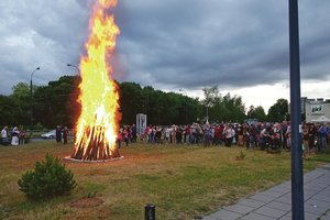 Paramos nesulaukusi Kauno bendruomenė Joninių šventę surengė pati: vieni aukojo pensijas, kiti draugų dovanotas santaupas