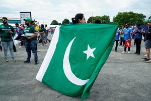 Pakistane minia nužudė vyrą, apkaltintą korano deginimu