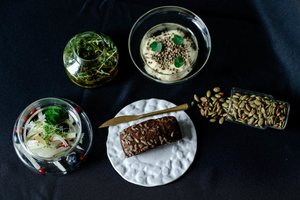 „Michelin“ gido rekomenduojamo restorano meniu – ilgaamžiškumo paslaptys: actas ir skaidulos prieš vakarienę