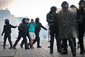 Prancūzijoje per demonstraciją prieš kraštutinius dešiniuosius kilo susirėmimai su policija