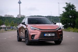 2024 m. „Lexus LBX“ testas: pavyzdinis miesto automobilis