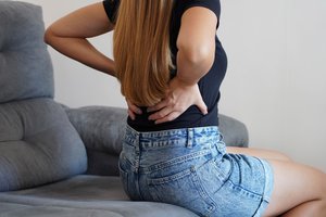 Tyrimas parodė, kas vidutinio amžiaus moterims padeda išvengti nugaros skausmų