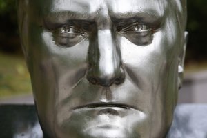 Desovietizacijos komisijos prašoma įvertinti A. Brazausko praeitį: Lietuvoje negali būti pastatytas paminklas buvusiam komunistui