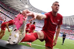 „Euro 2024“ pirmenybėse – nerimas ir nusiskundimai: Serbijos rinktinės žaidėjas prarado sąmonę