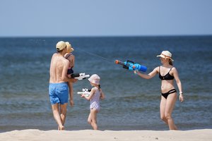 Niūri Joninių naktis praslinko – laukia giedra savaitė: sinoptikai žada itin karštas dienas