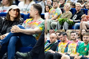 Joninių išvakarėse Lietuvos krepšinio rinktinę palaikė žinomi žmonės: tarp jų ir J. Nainys bei M. Katleris su sužadėtine