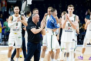 „Palydėtuvės“ – su laiminga pabaiga: pranašumą iššvaistę Lietuvos krepšininkai palaužė Slovėniją