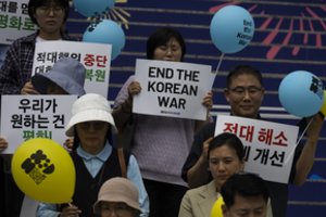 Šiaurės Korėja į Seulą per naktį pasiuntė dar šimtus balionų