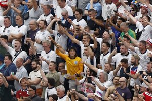 Kelne – košmariškos bėdos Anglijos futbolo sirgaliams: škotai išgėrė visą miesto alų