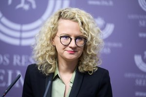 A. Armonaitė nepritaria iniciatyvai dėl atminimo lentos K. Škirpai: ne gaujos Vilniuje turi klijuoti tai, kas joms patinka