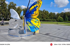 Vilniuje pristatyti A. Kuzmickaitės sukurti 3,5 m aukščio sparnai, kuriuos pasimatuoti gali kiekvienas norintis