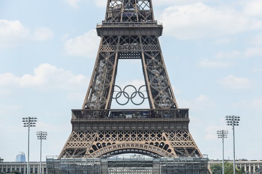  „Eiffel Town“ ir „Champ de Mars“ arenos<br> EPA-ELTA nuotr.