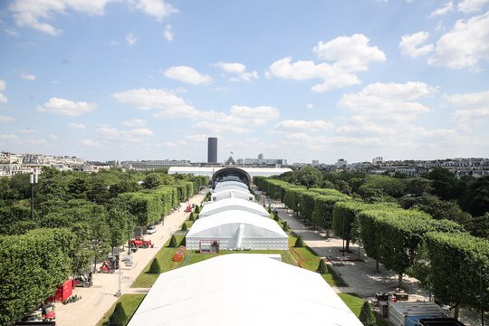  „Eiffel Town“ ir „Champ de Mars“ arenos<br> EPA-ELTA nuotr.