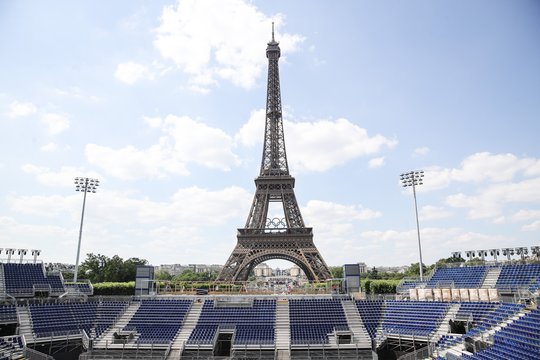  „Eiffel Town“ ir „Champ de Mars“ arenos<br> EPA-ELTA nuotr.