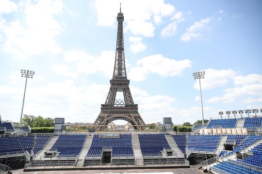  „Eiffel Town“ ir „Champ de Mars“ arenos<br> EPA-ELTA nuotr.