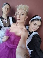 Augustė pristato dainos „Apsigalvot“ vaizdo klipą: ironija – nuostabus savigydos būdas