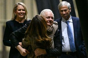 Po teismo sprendimo „Wikileaks“ įkūrėjas J. Assange‘as nusileido Australijoje