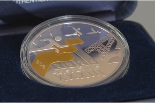 Prancūzijos ambasadoje pristatyta išskirtinė moneta: šio žingsnio imtasi ypatingoms progoms atminti