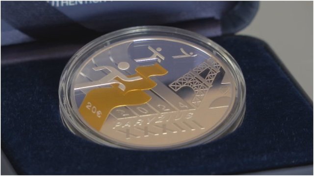 Prancūzijos ambasadoje pristatyta išskirtinė moneta: šio žingsnio imtasi ypatingoms progoms atminti