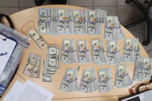 Panemunės kelio poste sulaikyta beveik 15 tūkst. JAV dolerių grynųjų pinigų kontrabanda