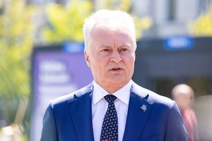 G. Nausėdai – atviras signatarų, ambasadorių laiškas: ragina nutraukti politines kovas