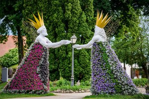 Savaitgalį Pakruojo dvaras paskęs milijonuose žiedų – prasideda gėlių, meno ir meilės festivalis