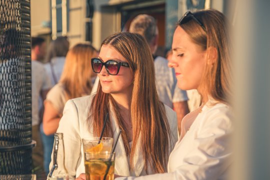 Vakar duris atvėrė jų trečioji erdvė – „Volfas Engelman Panorama Sky Bar“, įsikūrusi išskirtinėje vietoje – ant bravoro stogo.<br>I.Gaižausko nuotr.