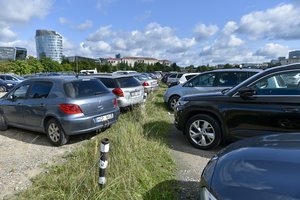 Parlamentarai pliekiasi dėl šalia Seimo esančios aikštelės: pasigirdo kaltinimai melu