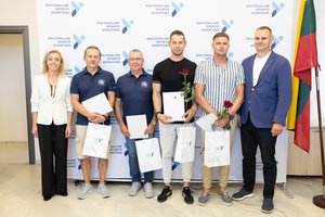 Valstybės premijų čekius atsiėmę Europos čempionatų prizininkai: olimpinėse žaidynėse kova prasidės iš naujo