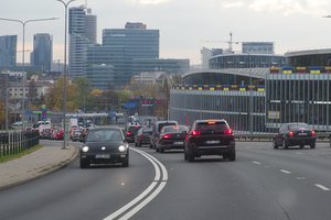 Vis mažiau žmonių nori įsigyti nuosavus automobilius: šį pokytį lėmė keli faktoriai