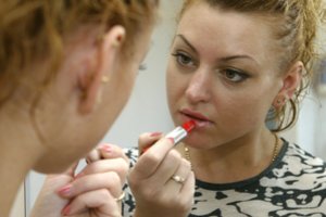 Įtartinus sandorius pirkdamas kosmetiką daręs ukrainietis įkliuvo FNTT