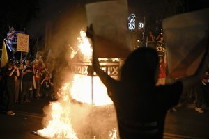 Tūkstančiai žmonių surengė demonstraciją prie privačios B. Netanyahu vilos