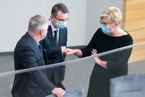 Svarsto, kad nerimauti dėl savo kėdės turėtų ne tik K. Navickas: verdiktas bus ne tik G. Nausėdos rankose