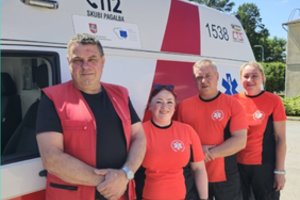 Veidas jau buvo mėlynas – netradicinis Jurbarko medikės sprendimas išgelbėjo šašlyku paspringusį vyrą