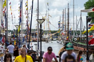 Klaipėdą sudrebinę tarptautinės regatos „The Tall Ships Races 2024“ dalyviai atsisveikina ir kelia bures jūroje