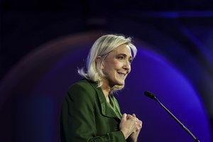 Marine Le Pen: jos partija sieks absoliučios daugumos antrajame parlamento rinkimų ture