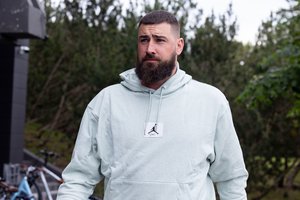 Su L. Jamesu kartu nežais: J. Valančiūnas karjerą tęs „Wizards“ komandoje