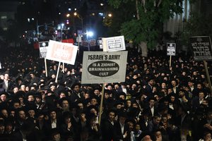Tūkstančiai žydų ultraortodoksų protestavo prieš jų šaukimą į karinę tarnybą