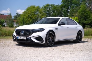 2024 m. „Mercedes-AMG E 53 Hybrid“ testas: itin galingas, bet taupus hibridas 