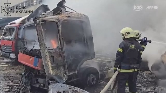 Nufilmavo, kaip atrodo Charkive Rusijos apšaudytas paštas: griuvėsiai ir ugnis