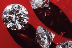 Deimantų paslaptys: ką šiems brangakmeniams lemia skaidrumas?