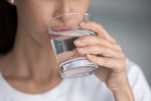 Aiškėja, kad populiarus maisto papildas nuvils jaunus, bet bus naudingas vyresniems nei 50 metų