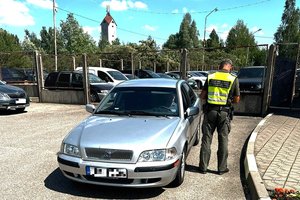 Latvio versija apie neva Lenkijoje gautą vairuotojo pažymėjimą Lietuvos pasieniečiai nepatikėjo