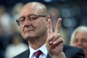 Uspaskich is aligning himself with the Labour Party again: he criticised „rats fleeing from a sinking ship“