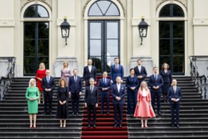 Nyderlandų karalius prisaikdino naują dešiniąją vyriausybę