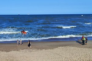 Dvi mergaites jūroje gelbėjusiam ir žuvusiam klaipėdiečiui – jautrūs kolegų žodžiai