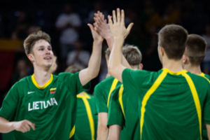 Kinus dramatiškai palaužę Lietuvos 17-mečiai žengė į pasaulio čempionato ketvirtfinalį