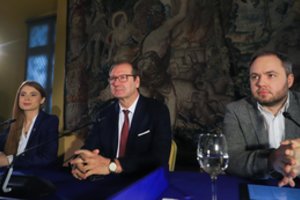 Buvę „darbiečiai“ įvertino V. Uspaskicho sugrįžimą: griebiamasi paskutinio šiaudo