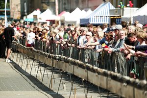 Ilgiausią žuvų vėrinį iškepę klaipėdiečiai pasiekė rekordą: pasakė, kas jų galėjo paskanauti